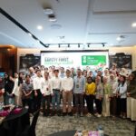 Foto bersama peserta dan pembicara dalam kegiatan Safety First, Excelent Always